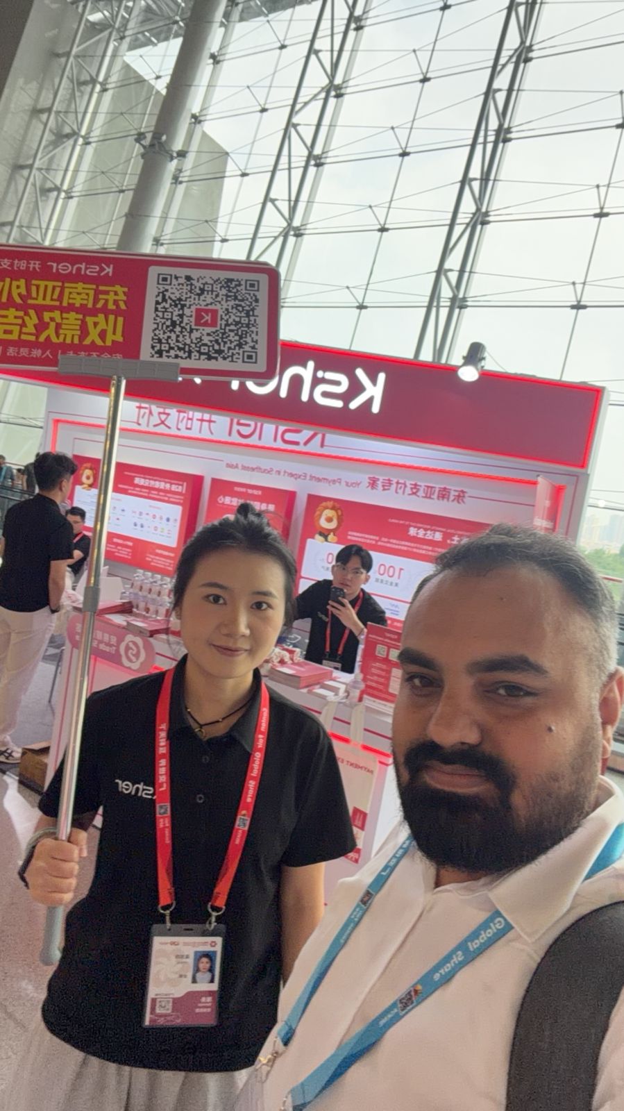 Discussing cross border payment solutions with an exhibitor